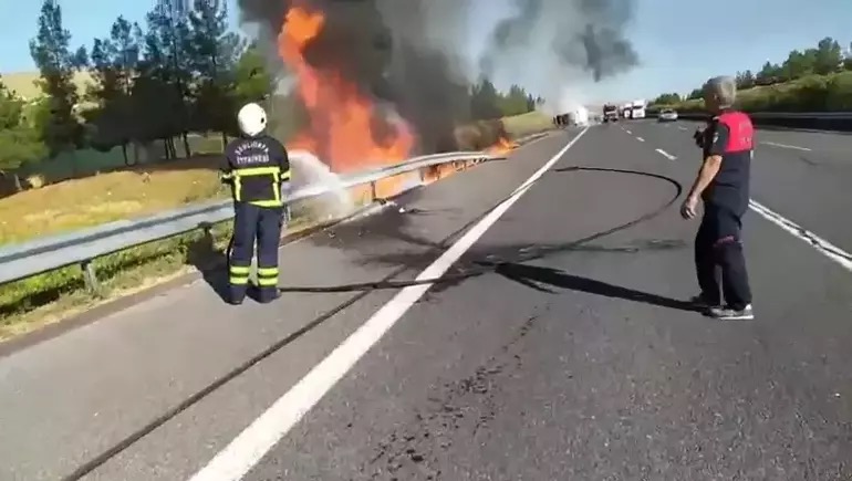 Şanlıurfa’da Akaryakıt Tankeri Şarampole Devrildi