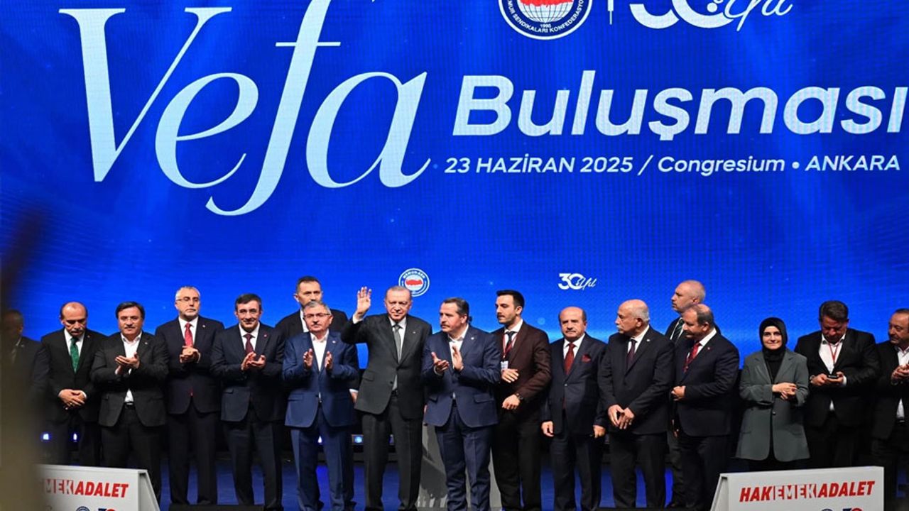 Erdoğan’dan Memur-Sen’e övgü: Milletin ve demokrasinin yanında saf tuttunuz