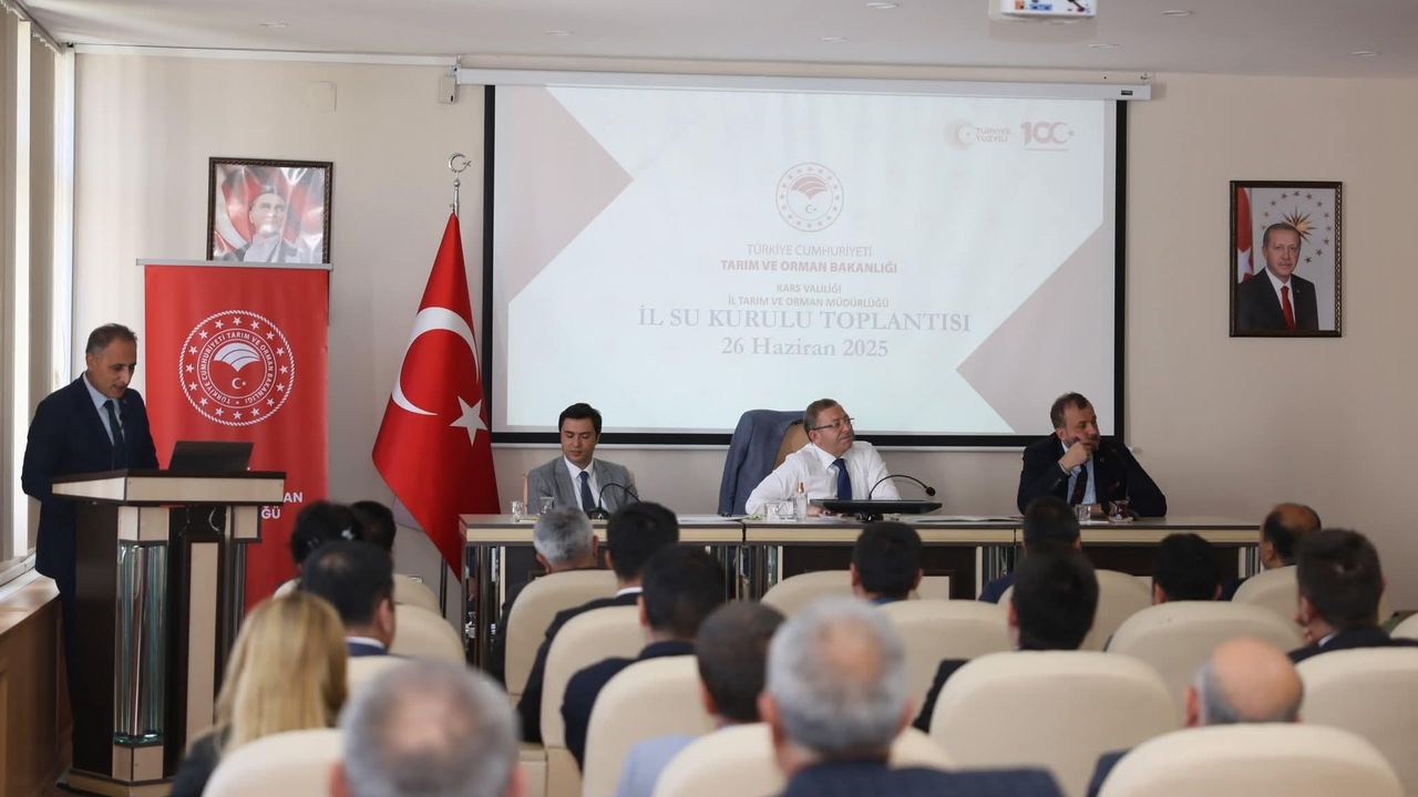 Kars’ta İl Su Kurulu Toplantısında Tarım Müdürü Enver Aydın, sunum gerçekleştirdi