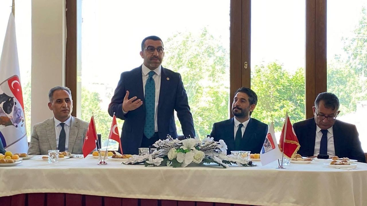 Kars’ta büyükbaş hayvan kimliklendirme çalışmaları değerlendirildi