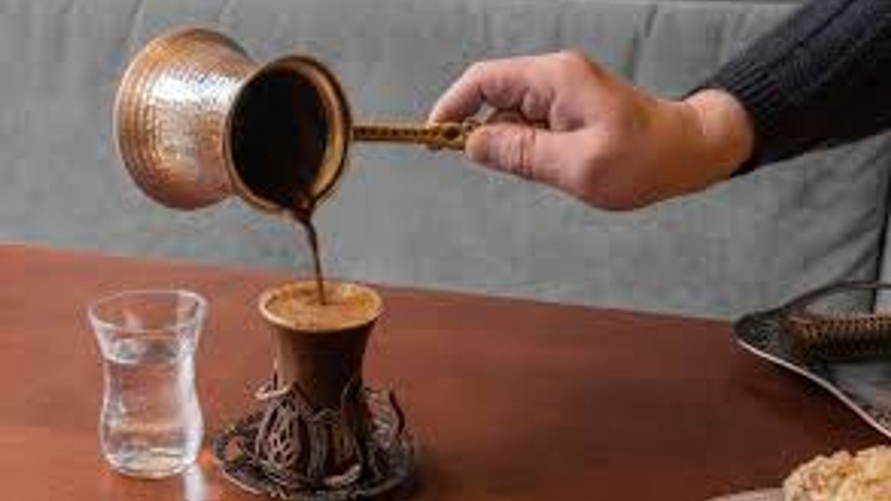 Arsuzlular kahveyi süvaride içiyor