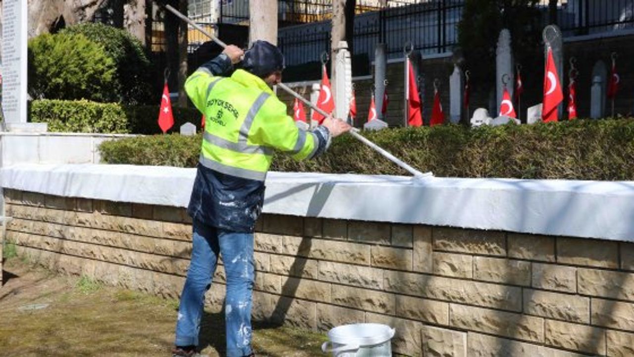 Şehitlikler, “18 Mart Çanakkale Zaferi” için hazırlandı