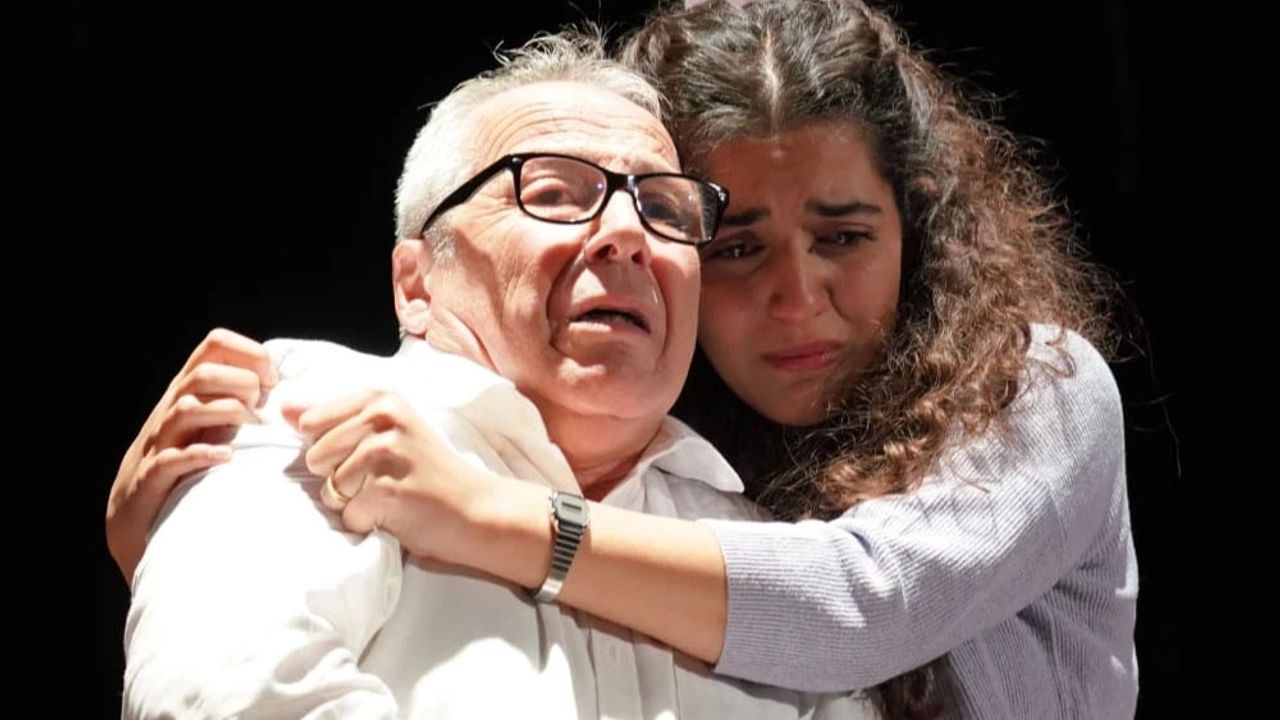 Ayvalık Belediye Tiyatrosu’na üç dalda ödül