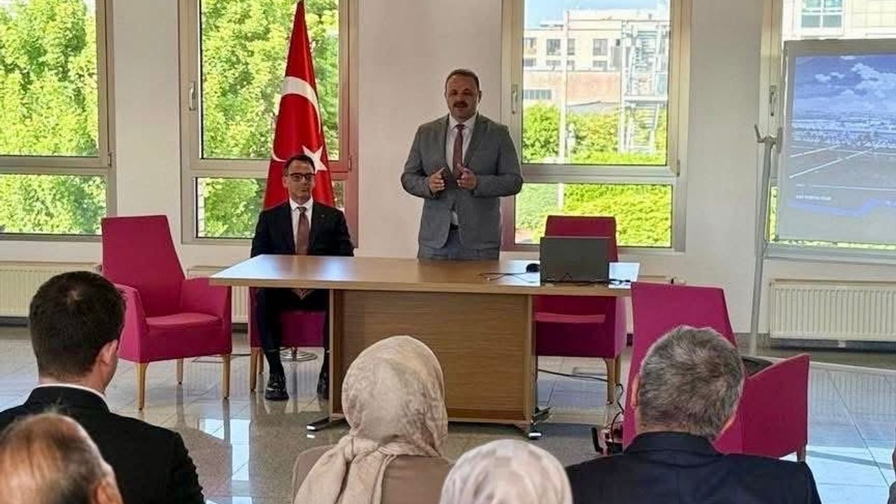Aksaray Üniversitesi Rektörü Prof. Dr. Alpay Arıbaş’tan Almanya’da eğitime katkı ziyareti