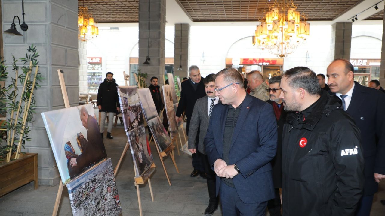 Kars Valisi Ziya Polat: “Deprem şehitlerimize rahmet diliyorum”