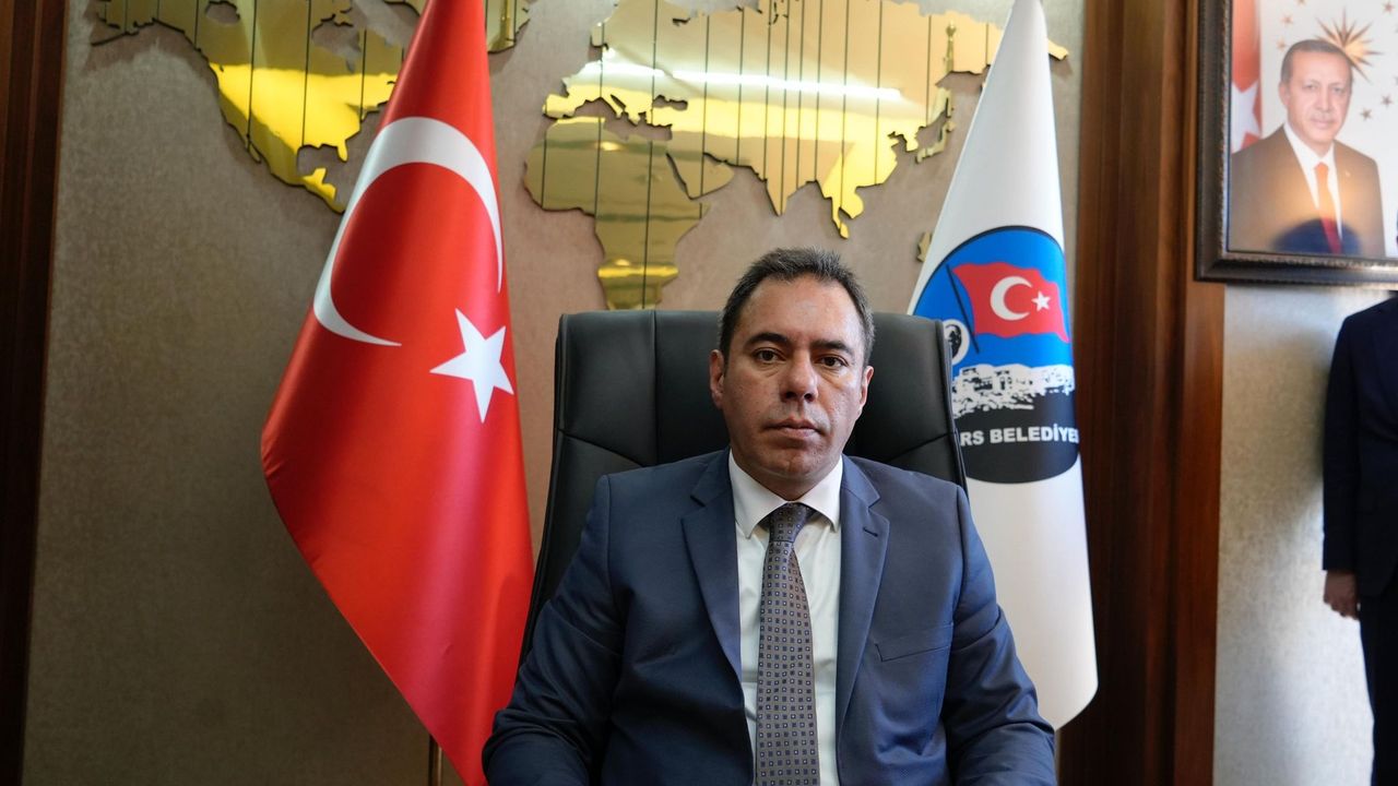 Kars Belediye Başkanı Ötüken Senger, Kars 36 Spor Kulübü’ne yönelik saldırıyı kınadı