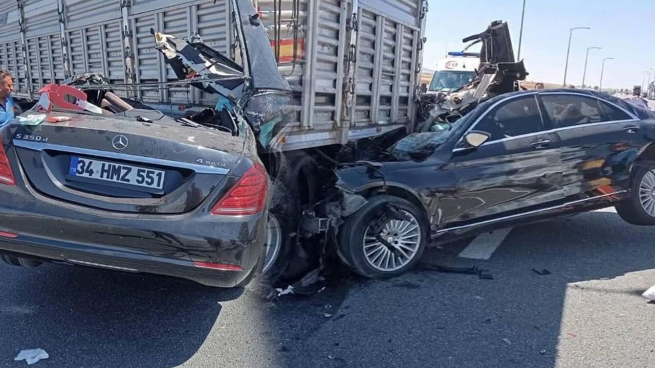 Aksaray’da feci kaza: Otomobil TIR’a çarptı, 2 kişi hayatını kaybetti