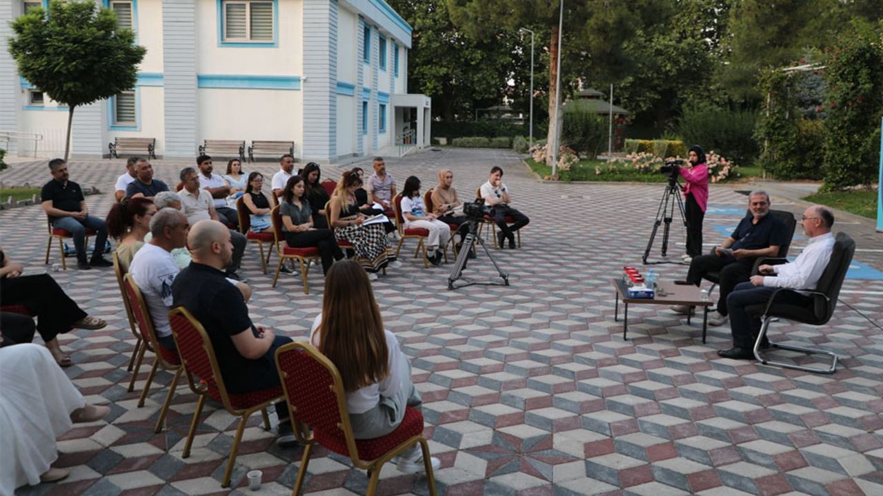 ISUBÜ’de “Bilim Kafe” söyleşi serisinin ilki gerçekleştirildi