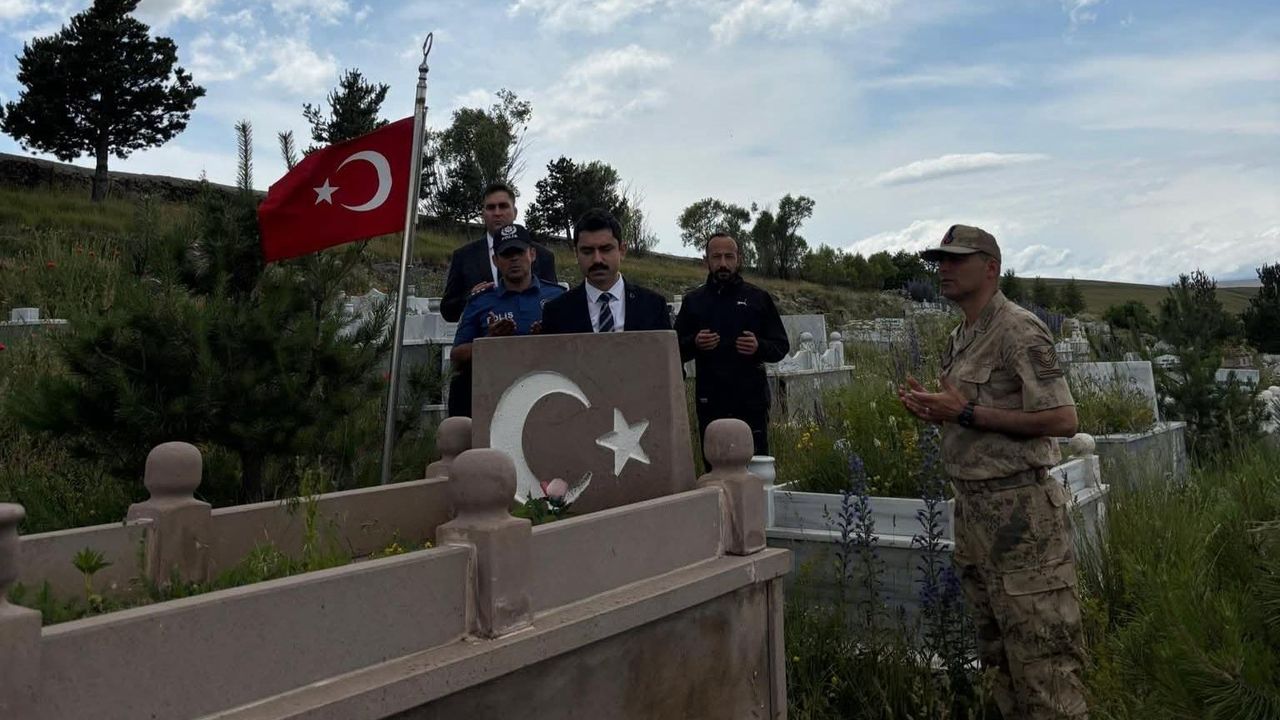 Susuz Kaymakamı Muhammed Emin Tutal’dan Şehit Ailesine Anlamlı Ziyaret