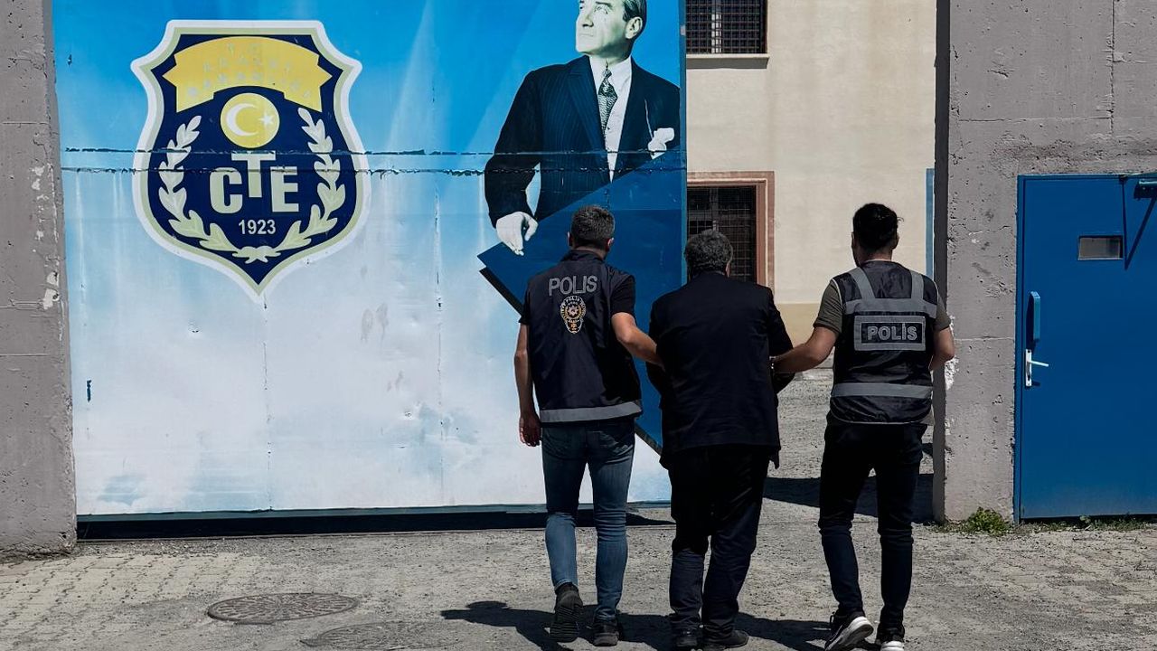 Kars’ta akrabasını öldürme suçundan hapis cezası bulunan hükümlü yakalandı