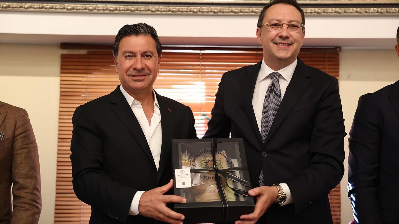 Başkan Aras’tan Marmaris’te hizmet ve dayanışma vurgusu