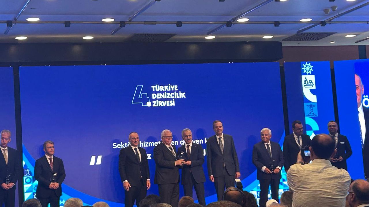 Bakanlık’tan Cengiz KAPTANOĞLU’na Denizcilik Sektörünün Duayeni Ödülü