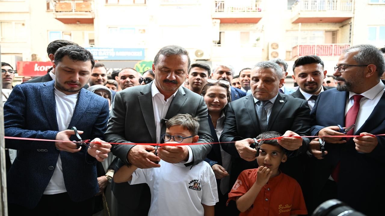 Ağıralioğlu Yalova’da esnafla buluştu, il binasının açılışını gerçekleştirdi