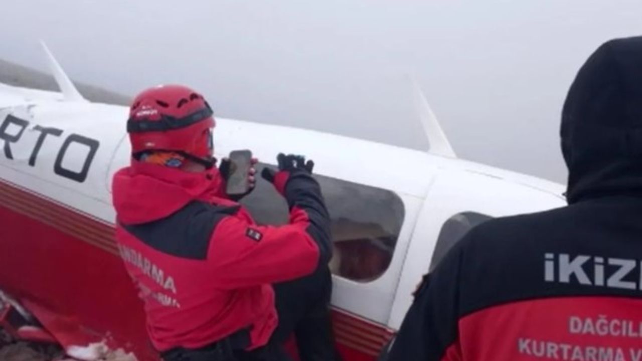 Dağa çarpan uçağın enkazı bulundu!; Rize Valisi acı haberi paylaştı