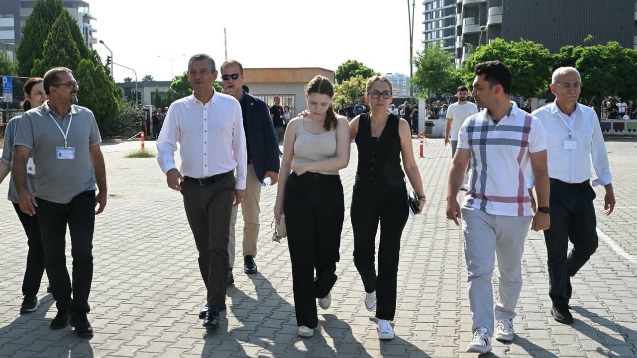 Özgür Özel, Ferdi Zeyrek’in kızını YKS’de yalnız bırakmadı