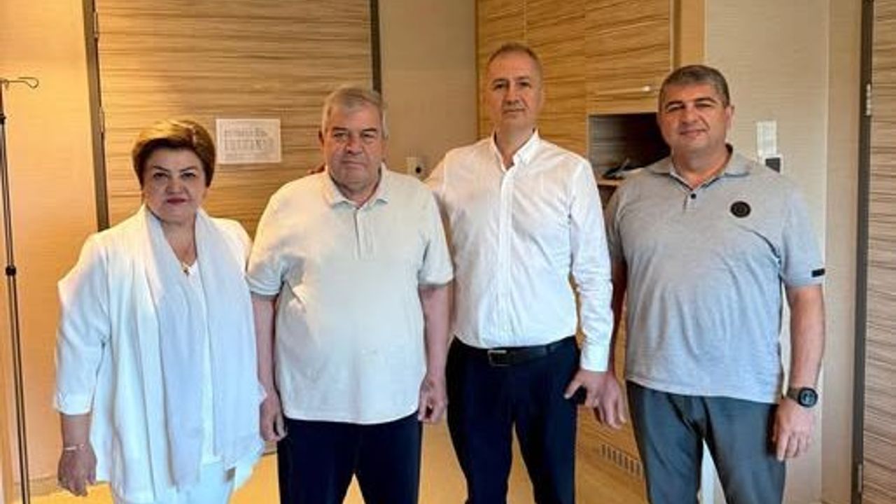 Sabir Rüstemhanlı’dan Övgü: Lütfi Tunç Dünyaca Tanınan Ürolog