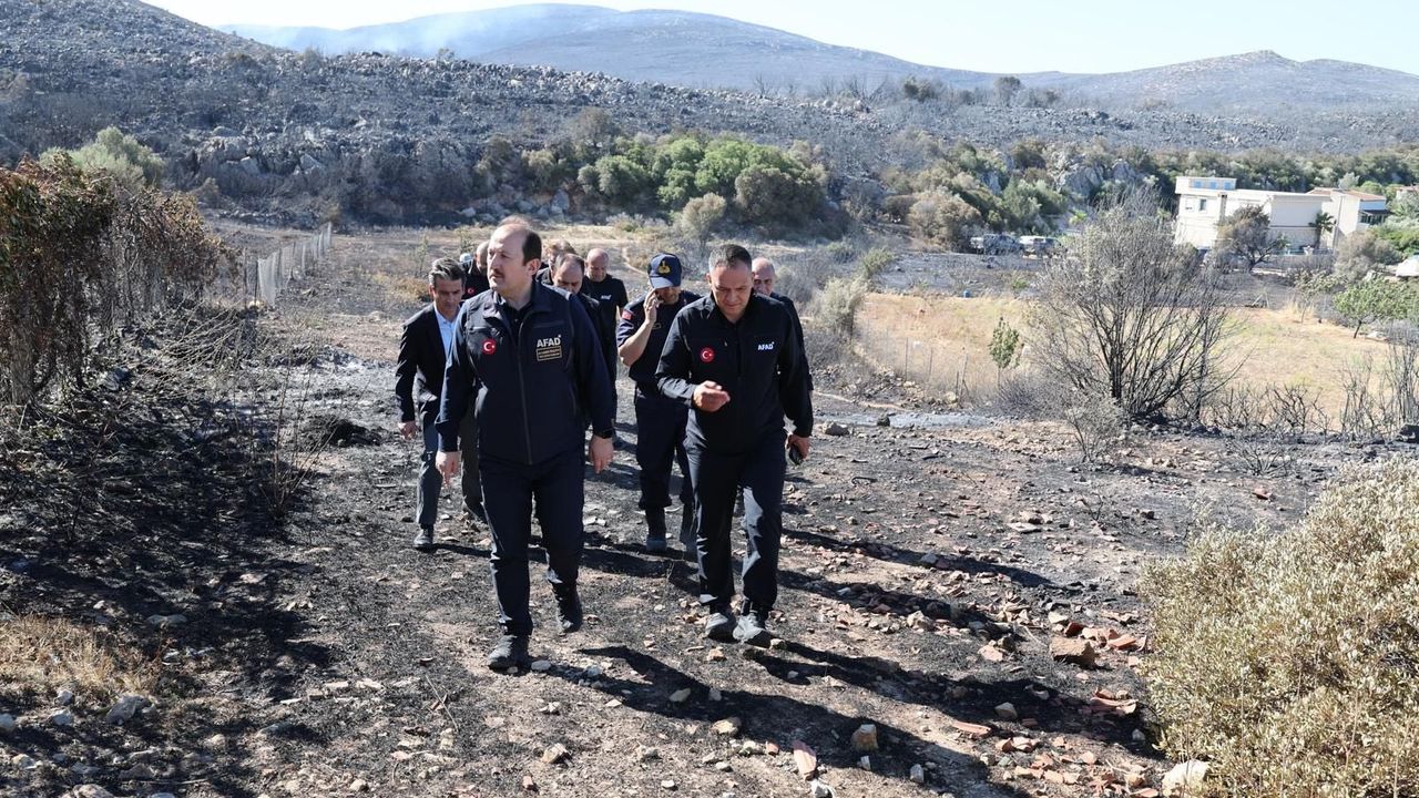 AFAD Başkanı Pehlivan, Çeşme’de yangın bölgesinde