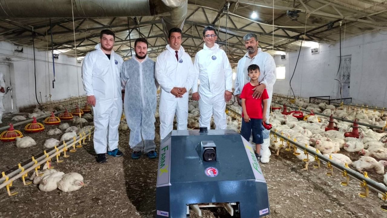 ÇOMÜ’lü akademisyenlerden kümes hastalıklarında erken teşhis için yapay zeka destekli robot: BroBot