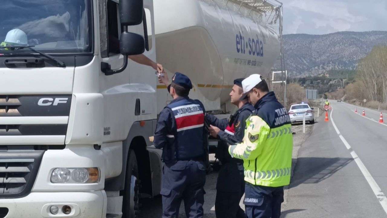 Nallıhan’da jandarma ve polisten şeker tadında uygulama