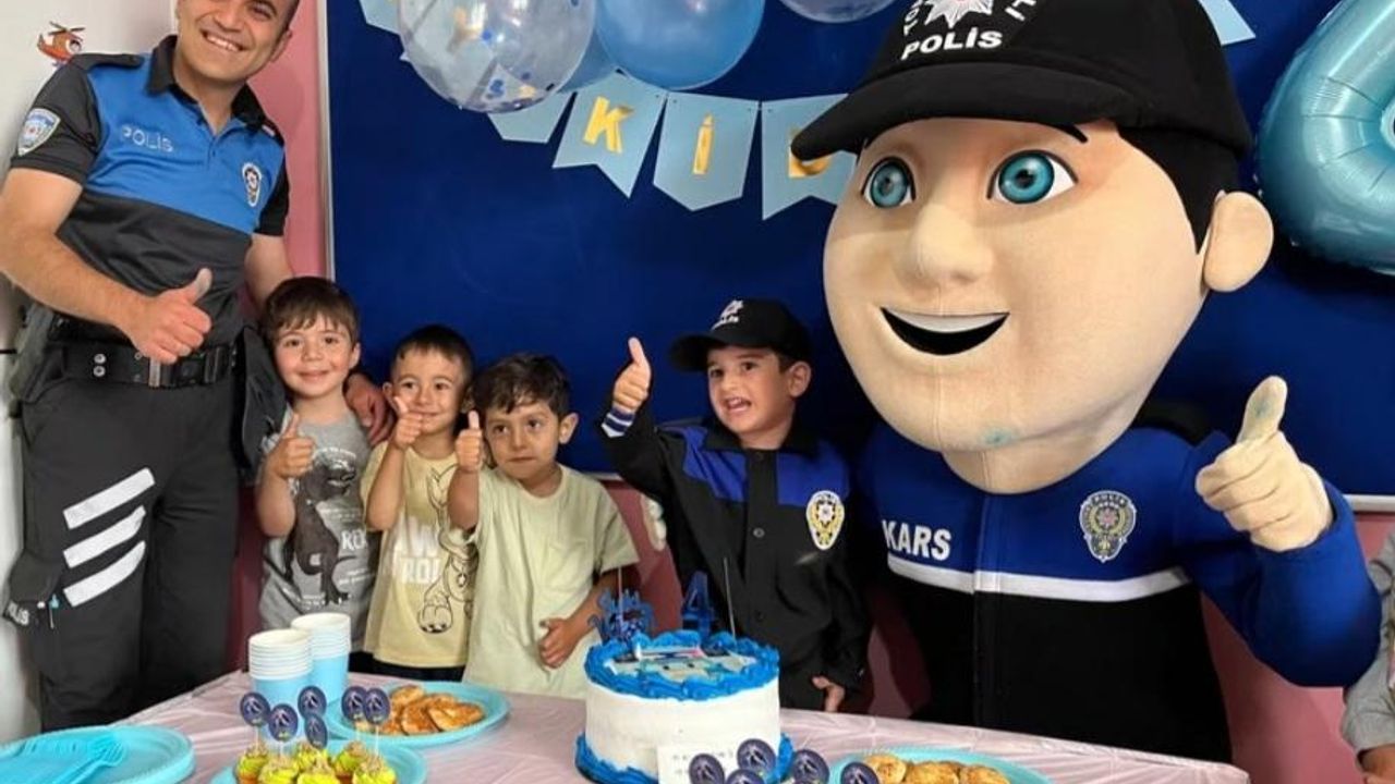 Minik Çınar’a polislerden sürpriz doğum günü kutlaması