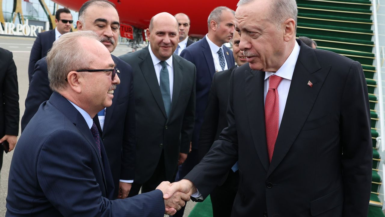 Ekonomik İşbirliği Teşkilatı 17’nci Liderler Zirvesi Azerbaycan’ın Hankendi kentinde başladı