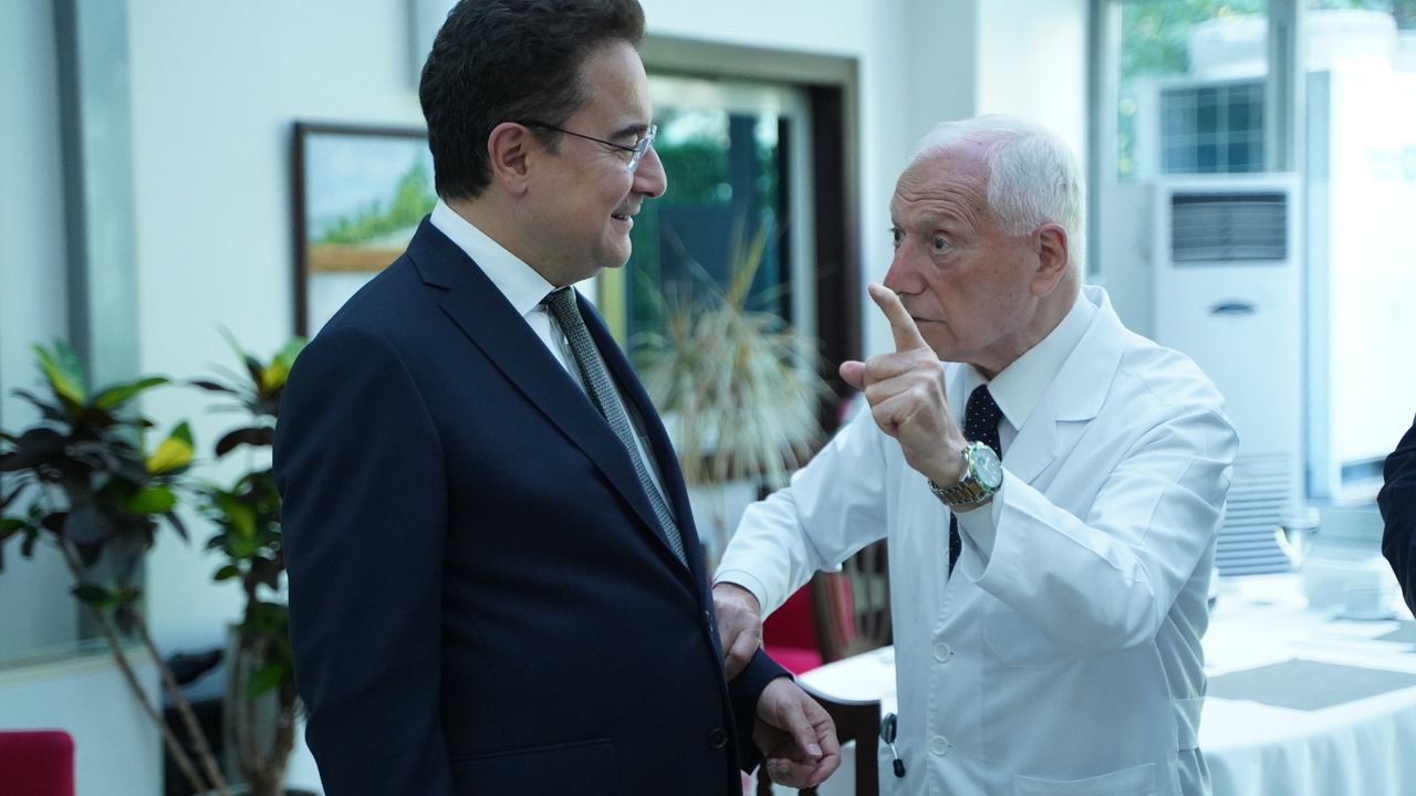 DEVA Partisi Genel Başkanı Babacan’dan Prof. Dr. Mehmet Haberal’a ziyaret: Haberal hoca ülkemizin gururu