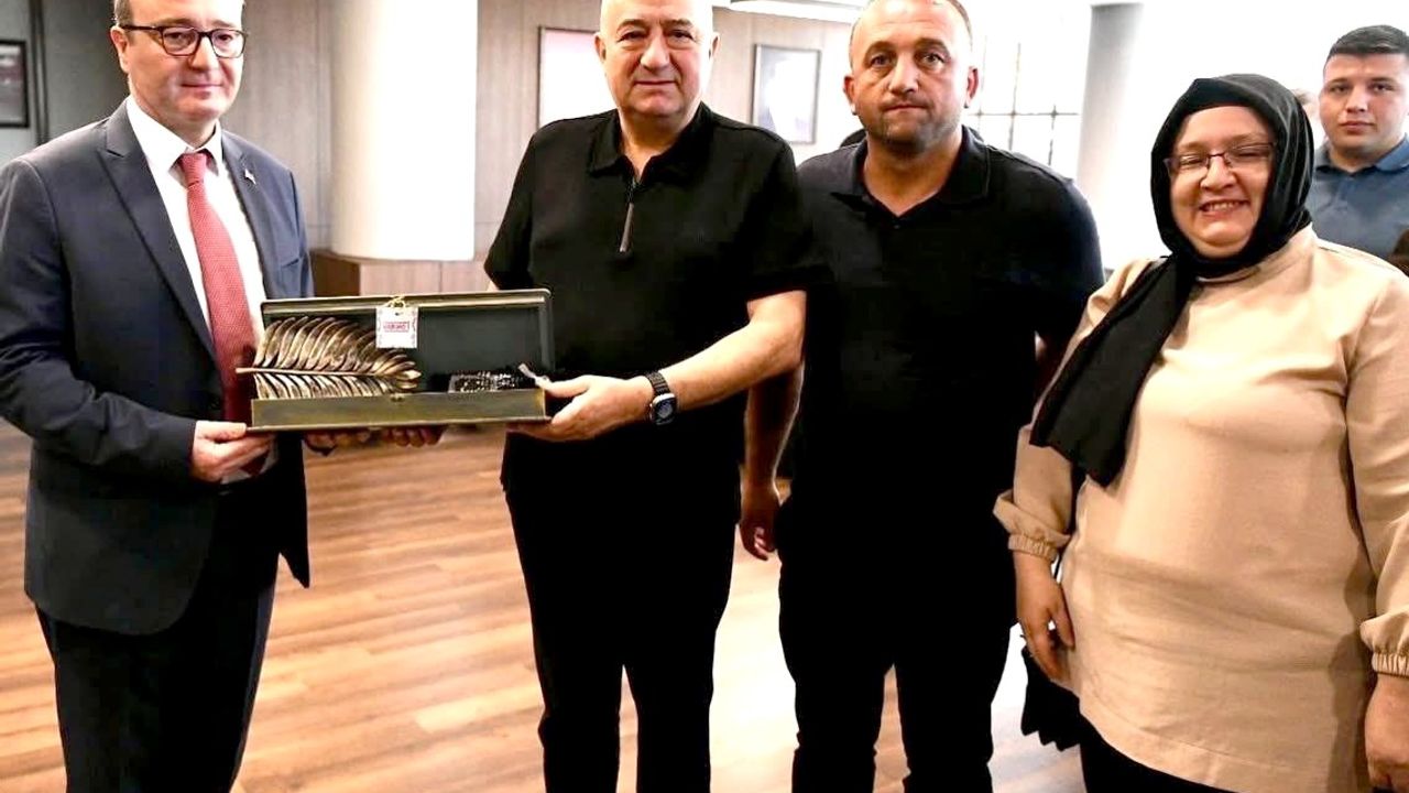 AK PARTİ ÇANAKKALE MİLLETVEKİLİ GİDER ; “KONU HİZMETSE BİZDE PARTİ AYRIMI OLMAZ”