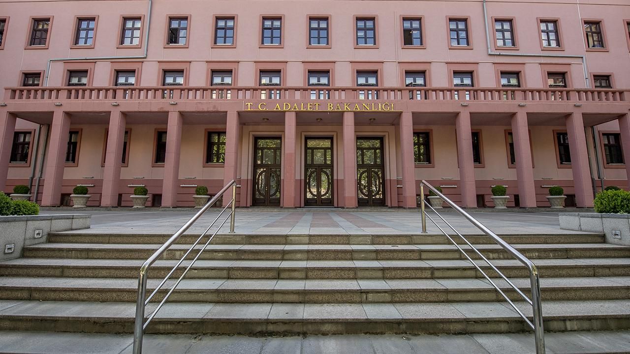 Adalet Bakanlığı alımlarında yeni dönem: 35 yaş sınırı kaldırıldı