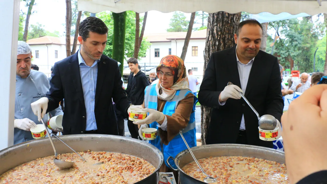 Erbaa’da 2 bin kişiye aşure ikram edildi