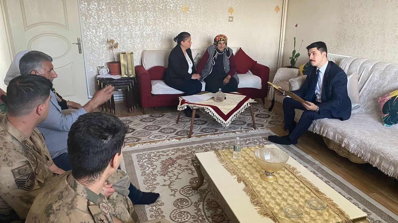 Kaymakam Ahmed Tayyib kahraman’dan şehit annesine anlamlı ziyaret