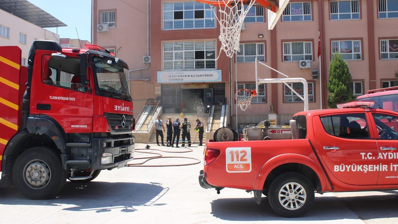 Aydın İncirliova’da Okulda Elektrikten Kaynaklı Yangın Çıktı.