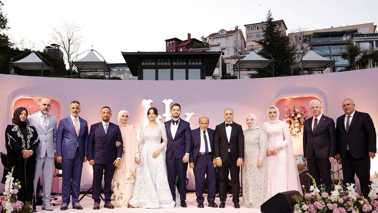 Akkuş ve Nazar ailelerinin mutlu günü: Nisa Akkuş ve Yiğit Nazar nişanlandı