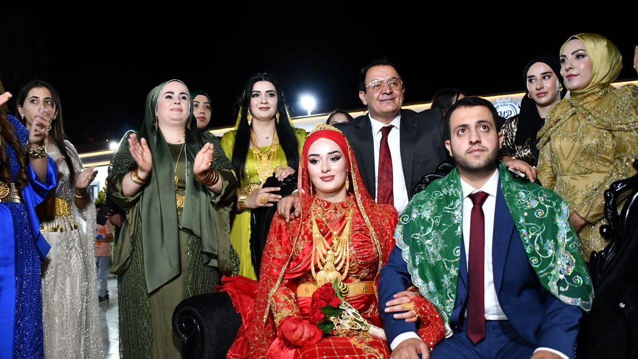 Van’da Mehmet Piran (ERTOŞİ) Aşireti’nden Erdal Can’ın kızının kına gecesine binlerce kişi katıldı