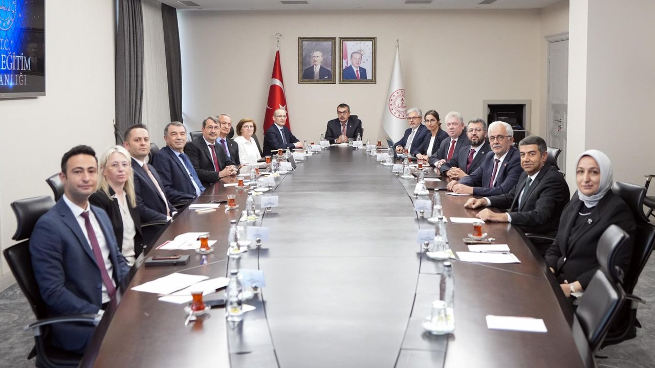 Bakan Tekin, Eğitim ve Öğretim Politikaları Kurulu üyeleriyle bir araya geldi