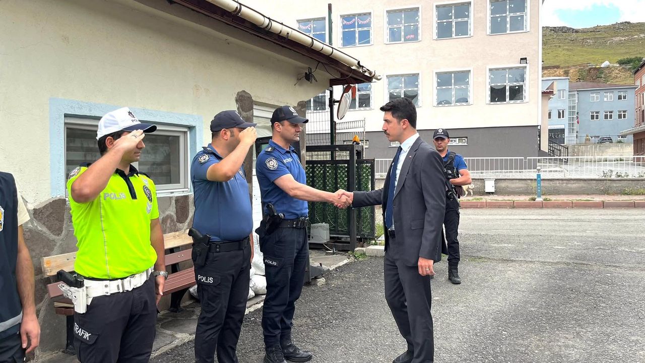 Kaymakam Ahmed Tayyib Kahraman’dan Digor İlçe Emniyet Müdürlüğüne ziyaret