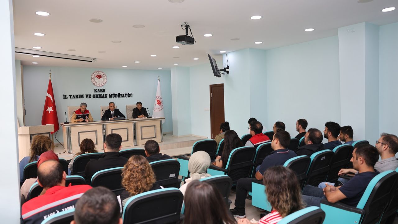 Kars’ta Hayvan Hastalıklarıyla Mücadele Bilgilendirme toplantısı yapıldı