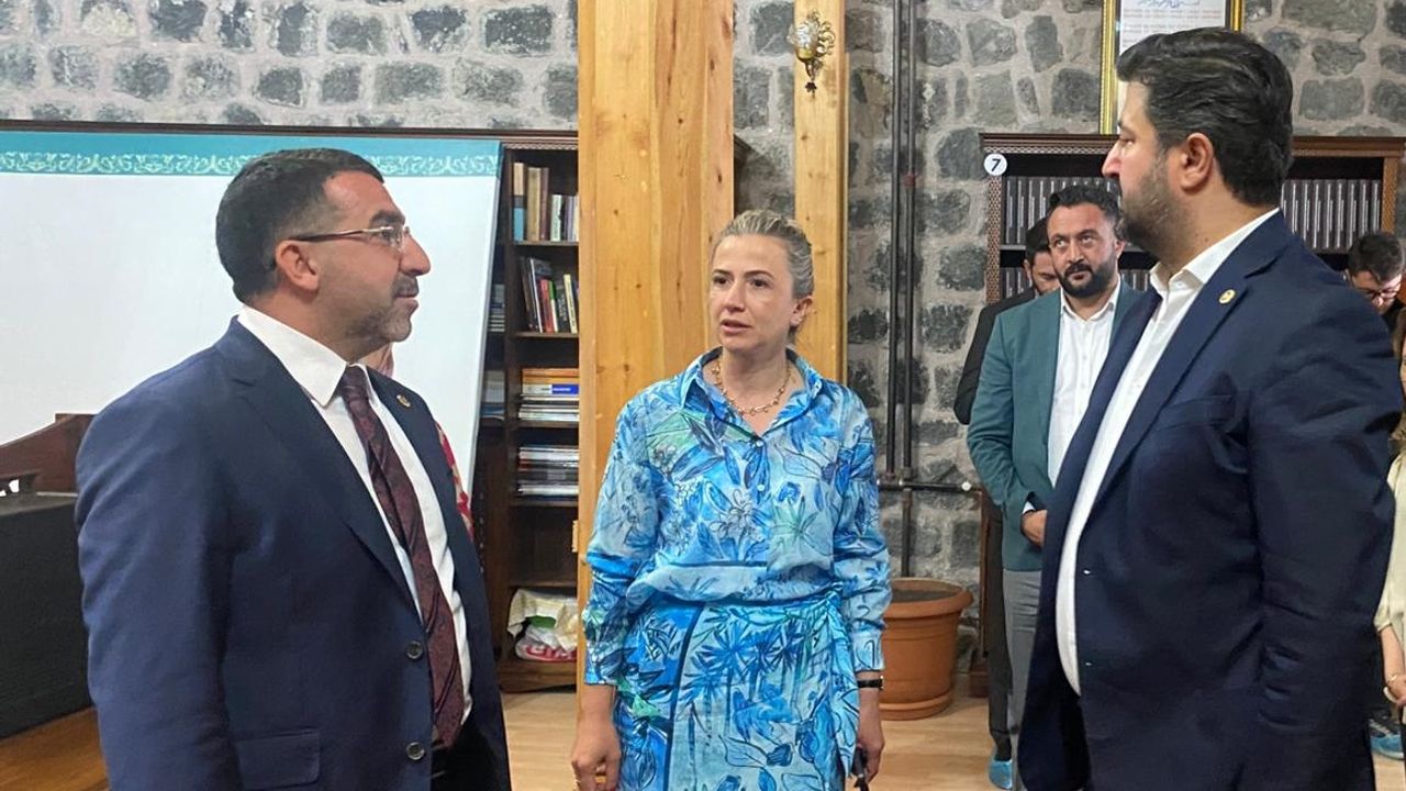 AK Parti Kars Milletvekili Adem Çalkın ve Nevşehir Milletvekili Emre Çalışkan ile birlikte Bedesten ziyareti