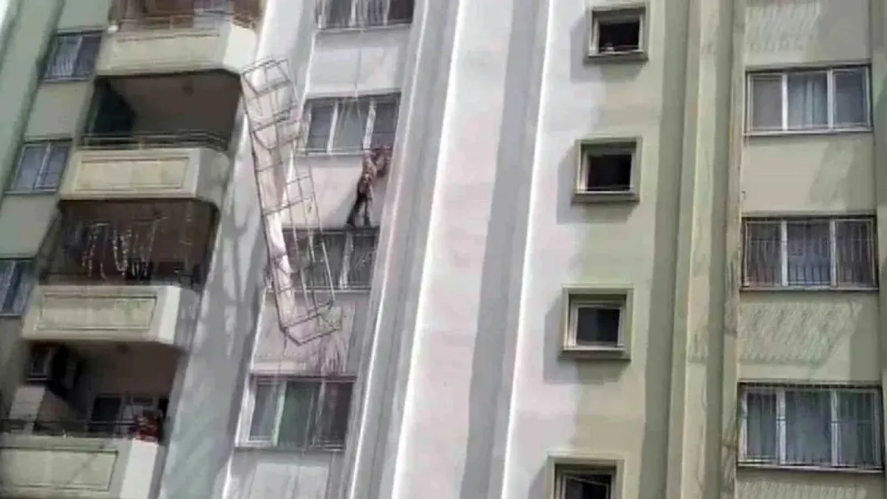 İskelenin halatı koptu, işçi ölümden döndü