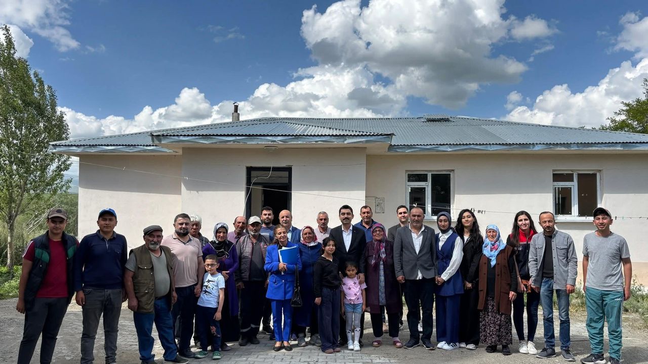 Susuz Kaymakamı Muhammed Emin Tutal, Şehit Aycan Değer’in kabrin de dua etti