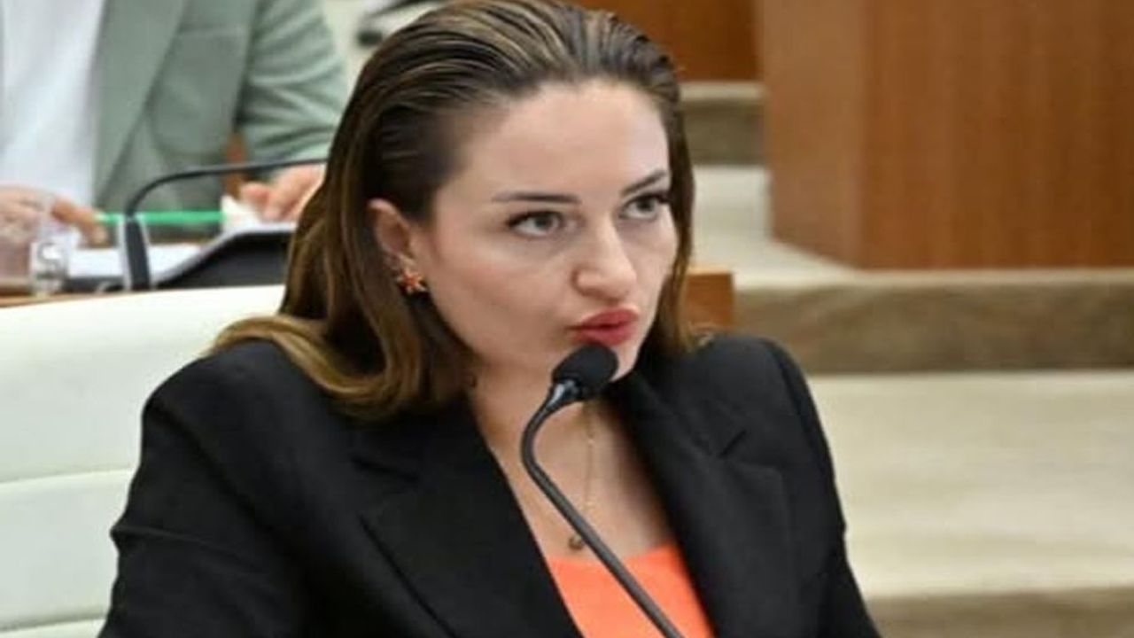 Muhittin Böcek’in yerine Büşra Özdemir geldi!