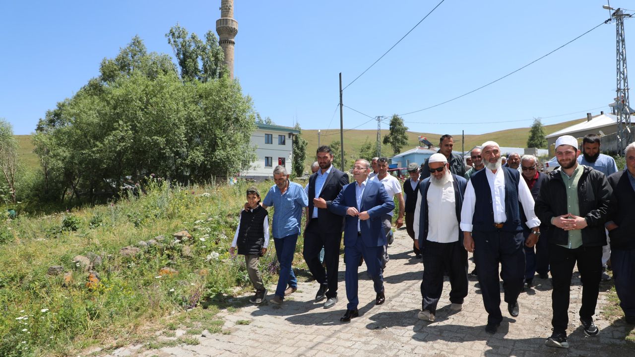 Kars Valisi Ziya Polat, Karaçoban köyü’nde vatandaşlarla buluştu