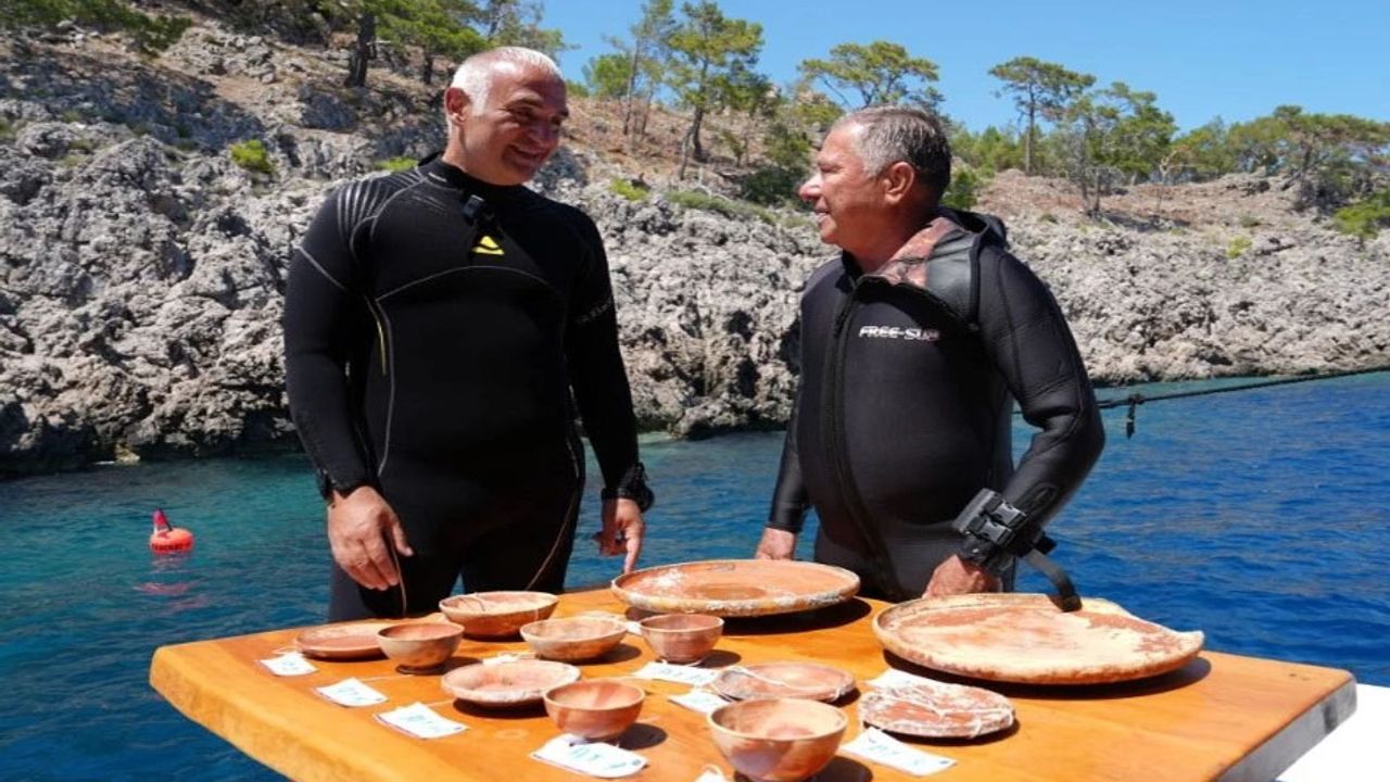 Antalya açıklarında 2 bin yıllık gemi batığı: Yüzlerce tarihi seramik gün yüzüne çıkarıldı