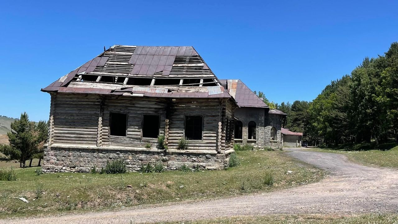 Tarihi Katarina Köşkü sahipsiz kaldı: Definecilerin ve hayvanların barınağına dönüştü