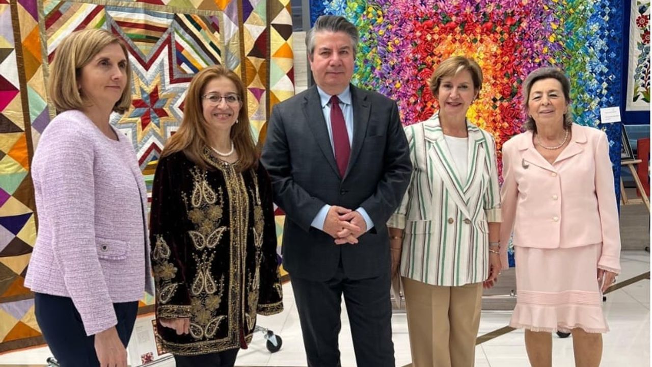 Türk Çini Sanatı New York’ta: Almula İdil Kılıç ve Amerika Türk kadınlar Birliği işbirliği