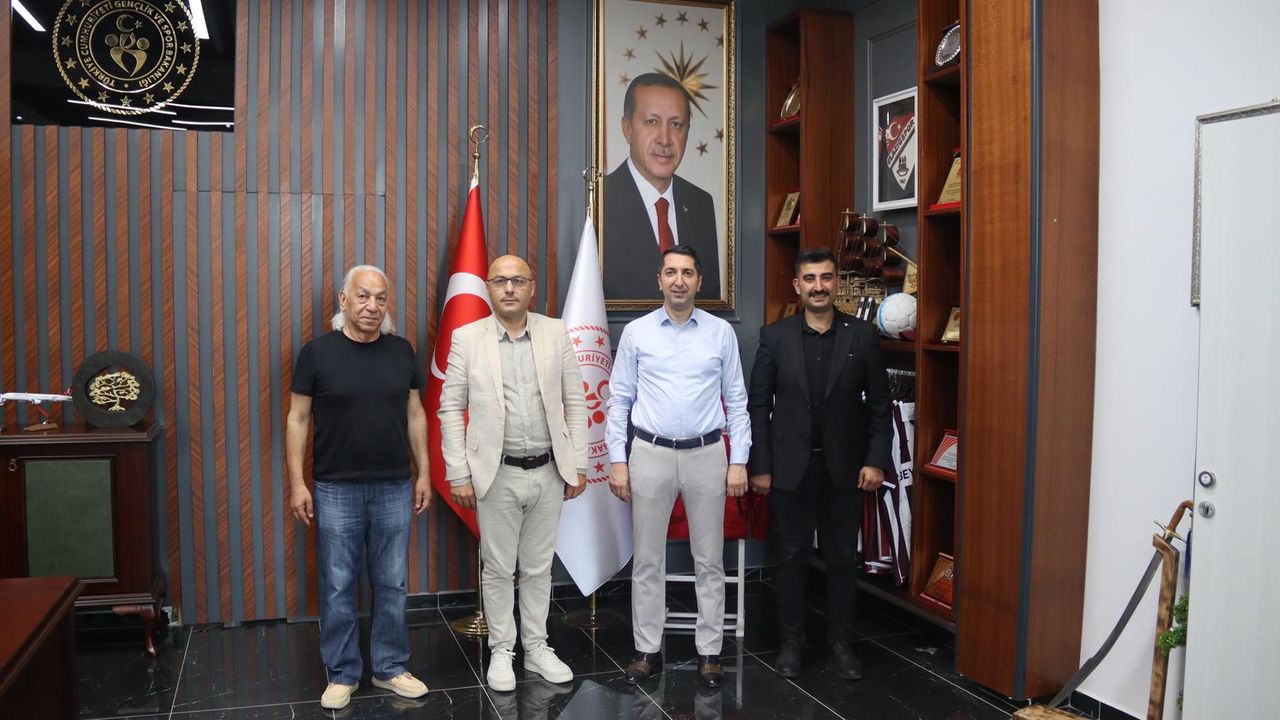 Heyetinden Elazığ Gençlik ve Spor İl Müdürü Eren’e ziyaret