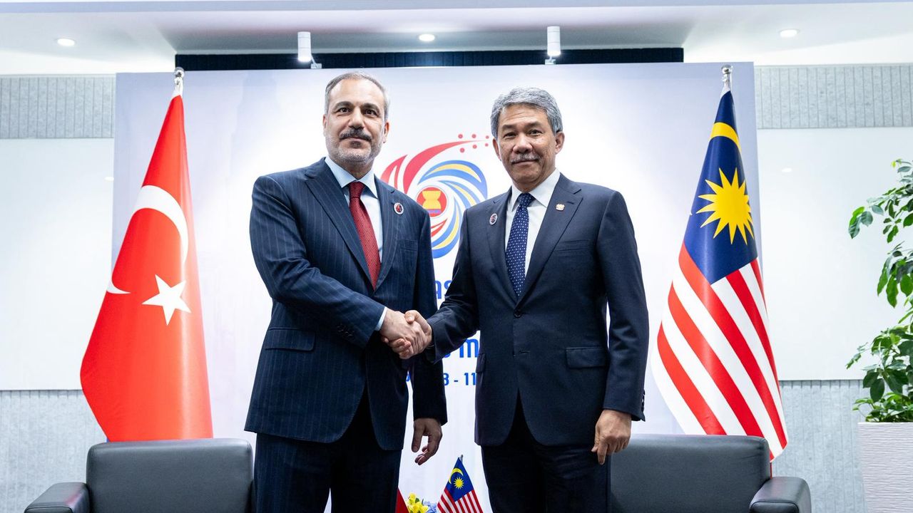 Bakan Hakan Fidan, ASEAN Zirvesi kapsamında mevkidaşlarıyla Kuala Lumpur’da buluştu