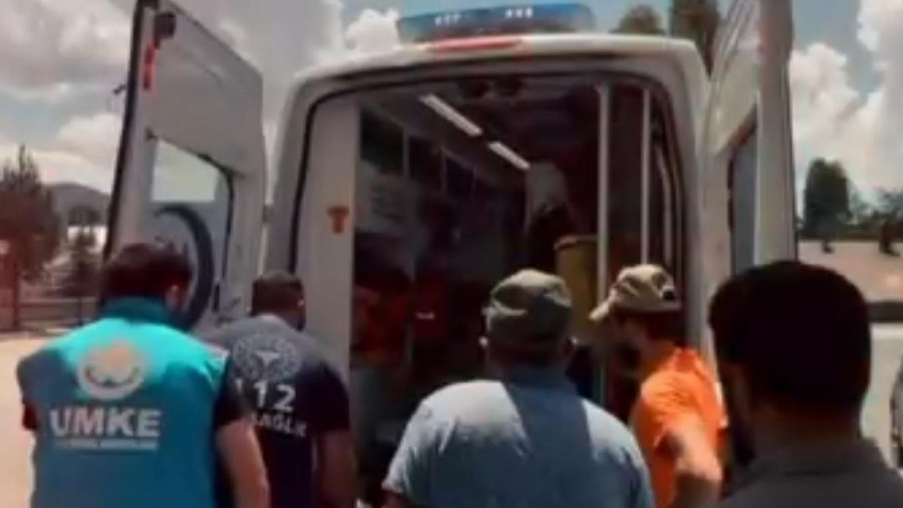 Kars’ın Sarıkamış’ta tarlada yaralanan çiftçinin yarasına 112 Acil merhem oldu