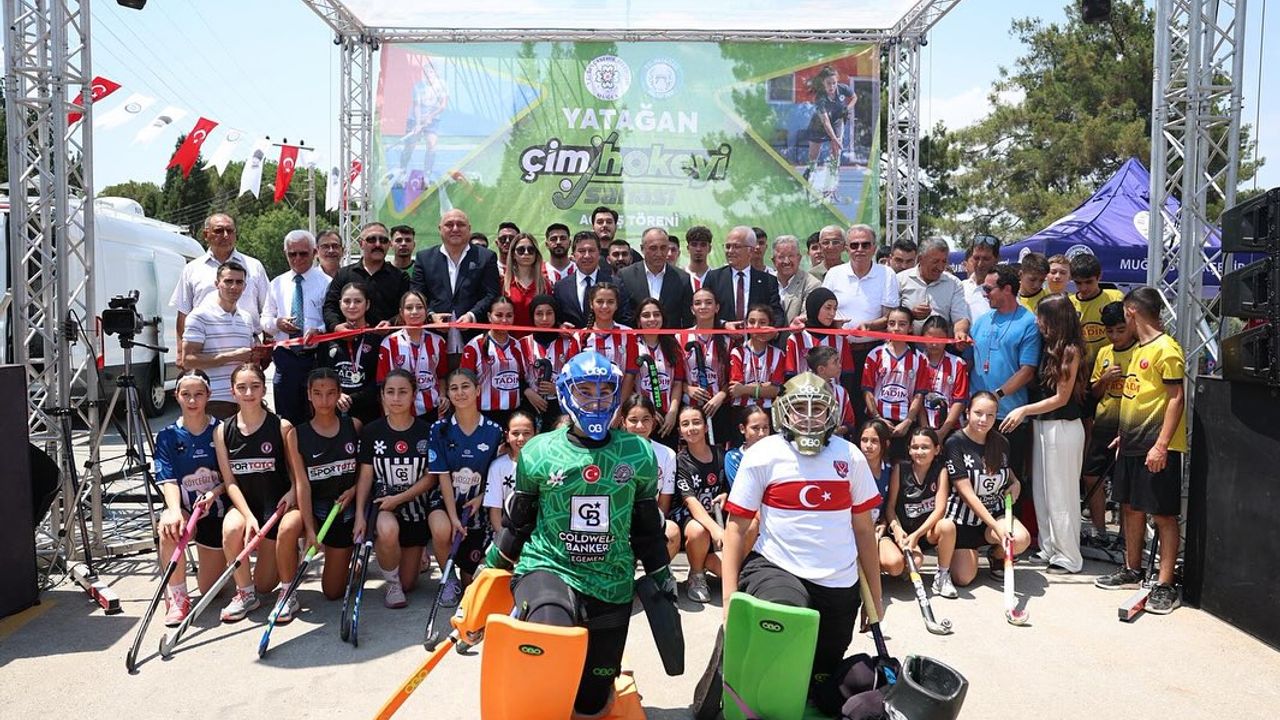 Yatağan’a çim hokeyi sahası açıldı