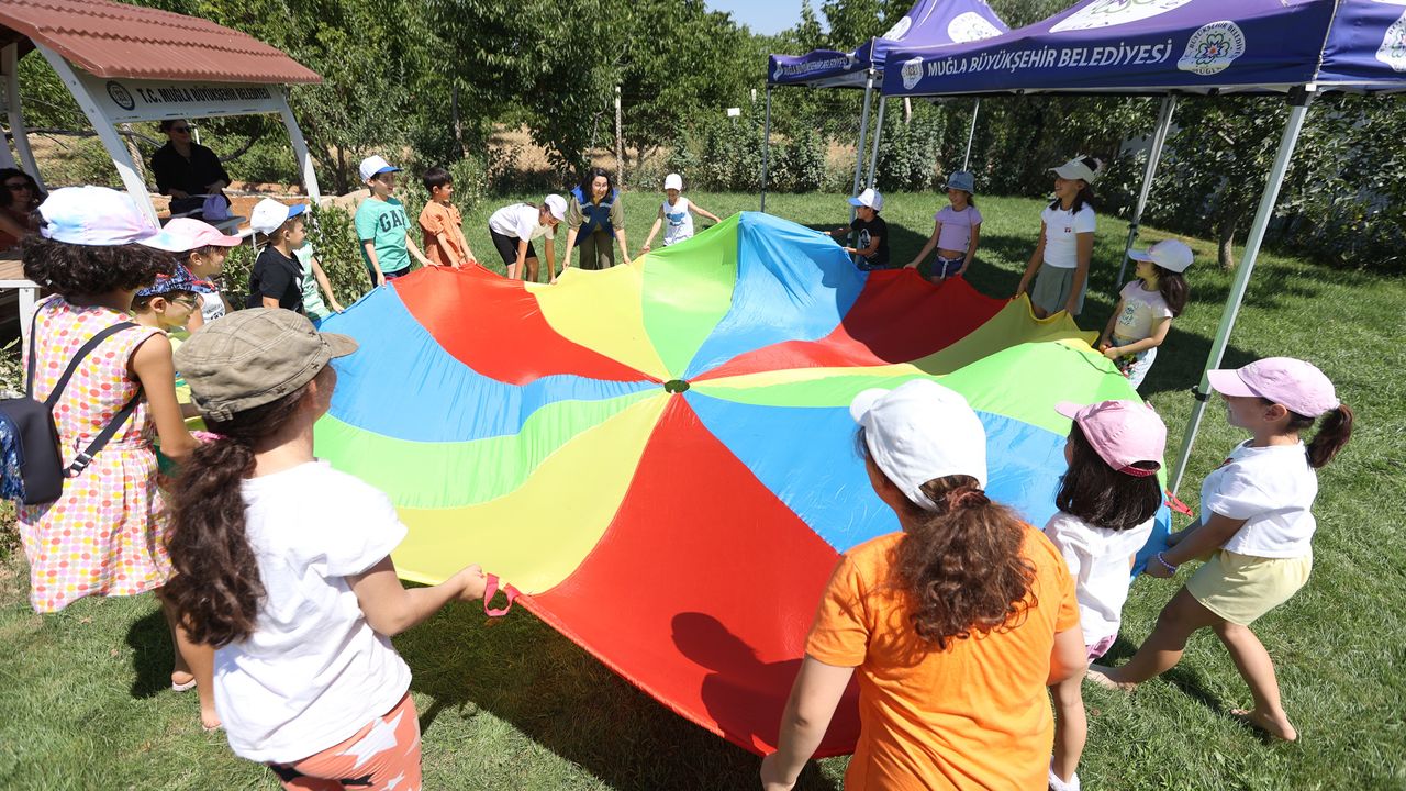 Muğla’da minik eller umut ekiyor