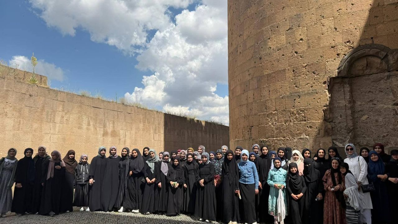 Tarihle kardeşlik buluşması: Kuran kursu öğrencilerden Ani Ören yeri’ne anlamlı ziyaret